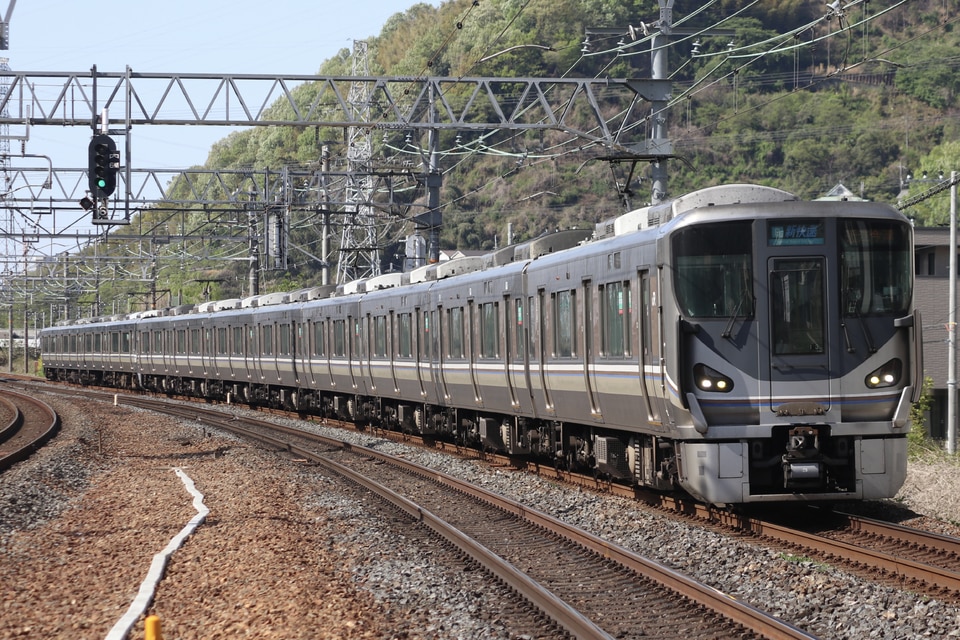 JR西225系I3編成<br class="br-sp" />(ホシI3編成)の写真
