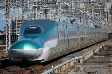 JR東日本E5系U8編成を大宮駅で撮影した画像