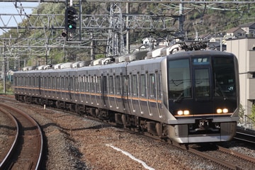 JR西日本321系D36編成を島本駅で撮影した画像