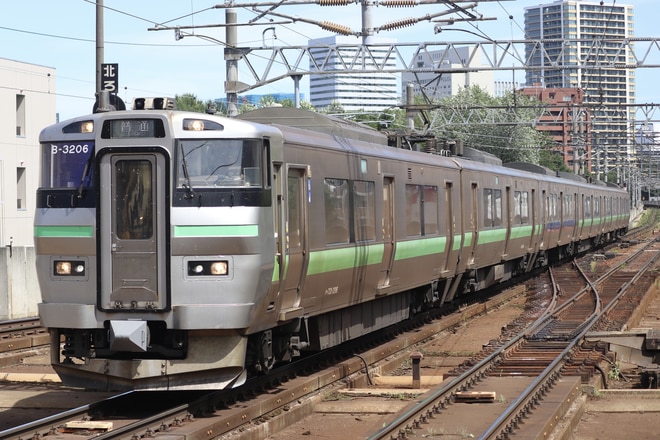 札幌運転所733系B3106+B3206編成を桑園駅で撮影した写真