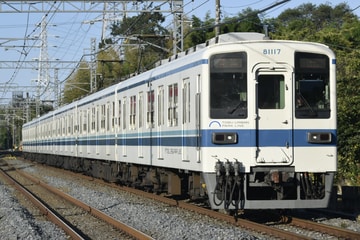 東武鉄道8000系81117Fを七里～岩槻間で撮影した画像