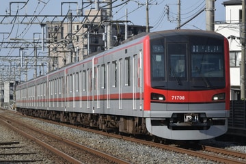 東武鉄道70000系71708Fを大袋～北越谷間で撮影した画像