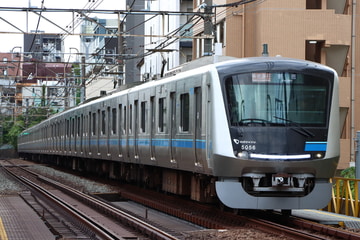 小田急電鉄5000形5056fを参宮橋～南新宿間で撮影した画像