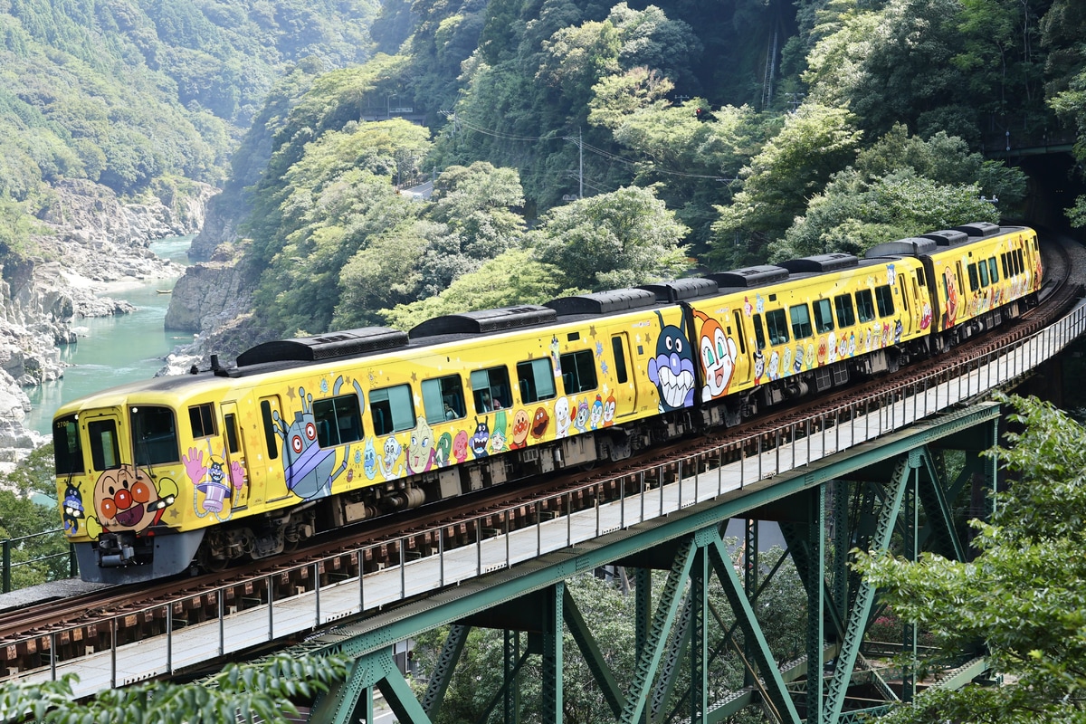 JR四国 高知運転所 2700系 2702