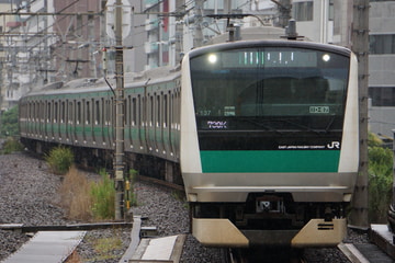 JR東日本E233系ハエ137編成を恵比寿駅で撮影した画像
