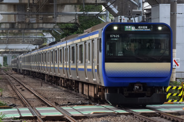 JR東日本E235系クラF-04編成を西大井駅で撮影した画像