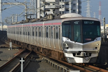 首都圏新都市鉄道TX-2000系第64編成を八潮駅で撮影した画像