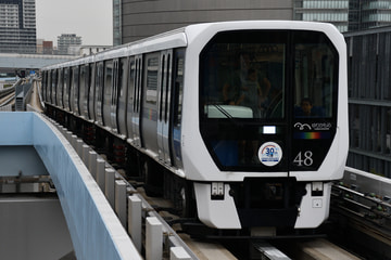 ゆりかもめ7300系7481Fを市場前駅で撮影した画像