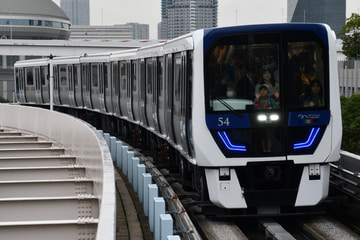 ゆりかもめ7500系7541Fをお台場海浜公園駅で撮影した画像
