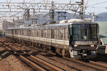 JR西日本223系V1編成を南草津駅で撮影した画像
