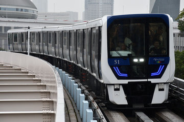 ゆりかもめ7500系7511Fをお台場海浜公園駅で撮影した画像