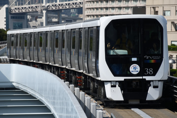 ゆりかもめ7300系7381Fを東京国際クルーズターミナル駅で撮影した画像