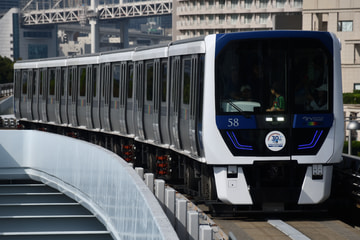 ゆりかもめ7500系7581Fを東京国際クルーズターミナル駅で撮影した画像