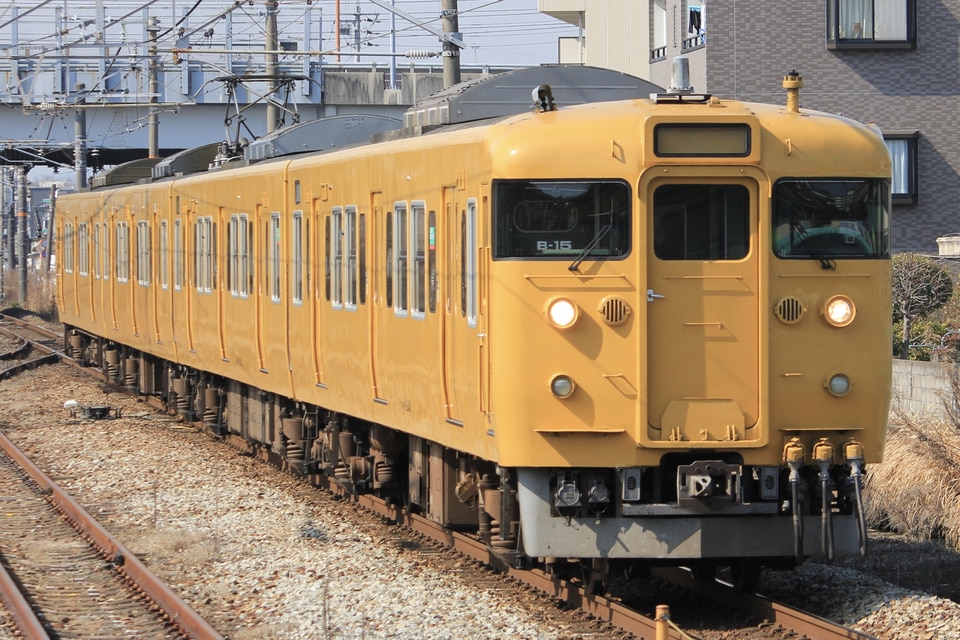 JR西113系B15編成<br class="br-sp" />(B-15編成)(オカB15編成)(オカB-15編成)の写真