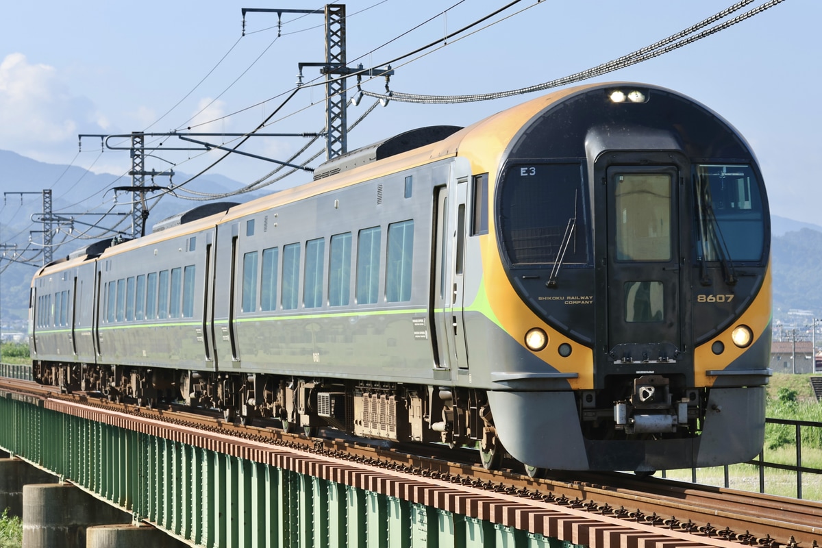 JR四国 松山運転所 8600系 E3編成