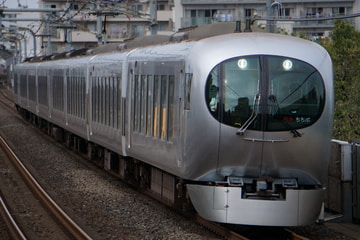 西武鉄道001系001-G1Fを中村橋駅で撮影した画像