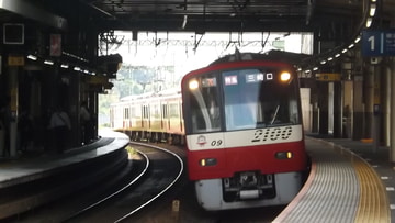 byルイー
