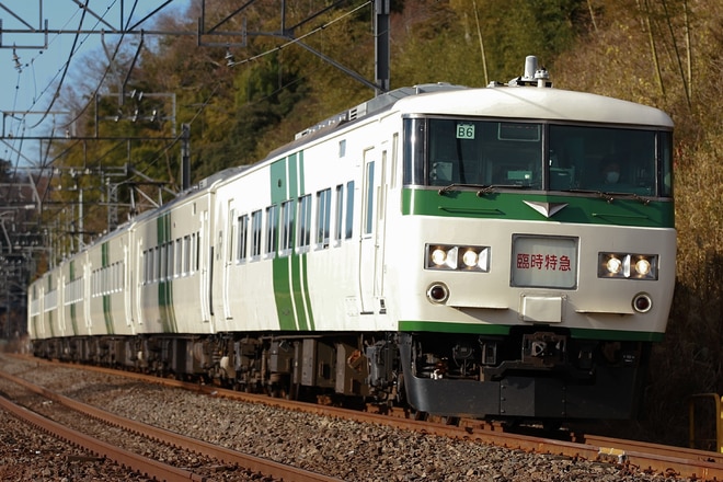 大宮総合車両センター東大宮センター185系B6編成を四街道～物井間で撮影した写真