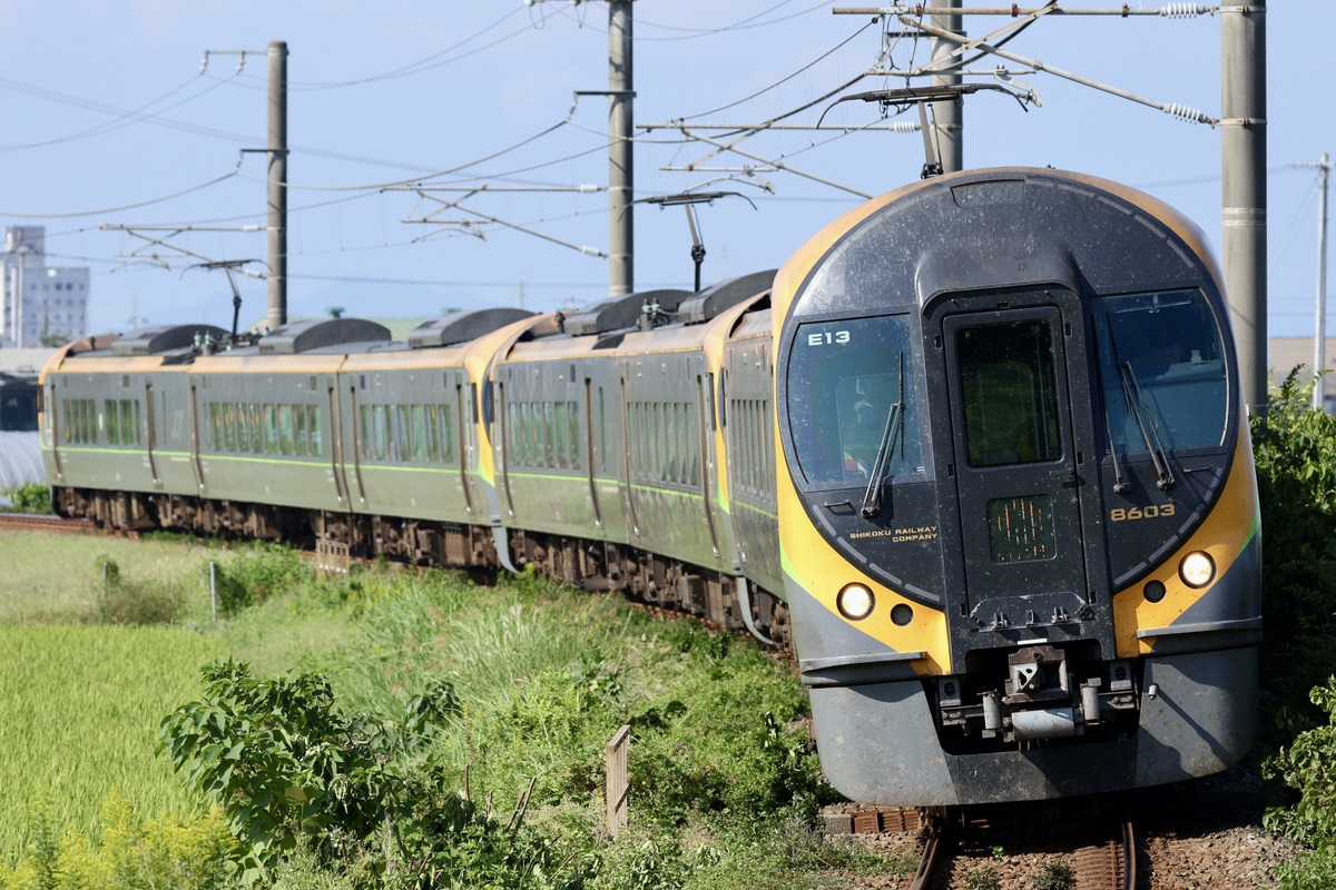 JR四国 松山運転所 8600系 E13編成