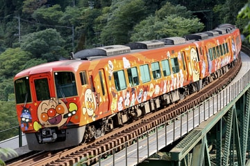 JR四国2700系2703を小歩危～阿波川口間で撮影した画像