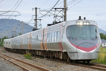 JR四国8000系L1編成を讃岐塩屋～多度津間で撮影した画像