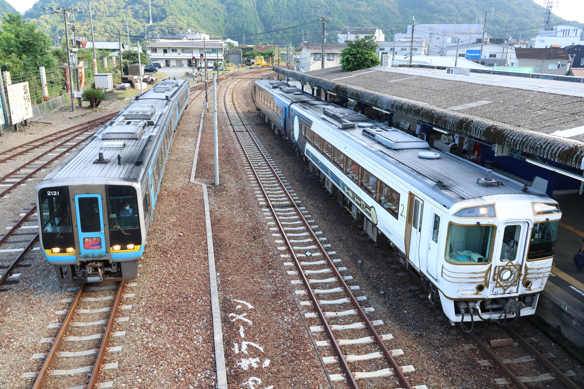 JR四国  2000系 2121号