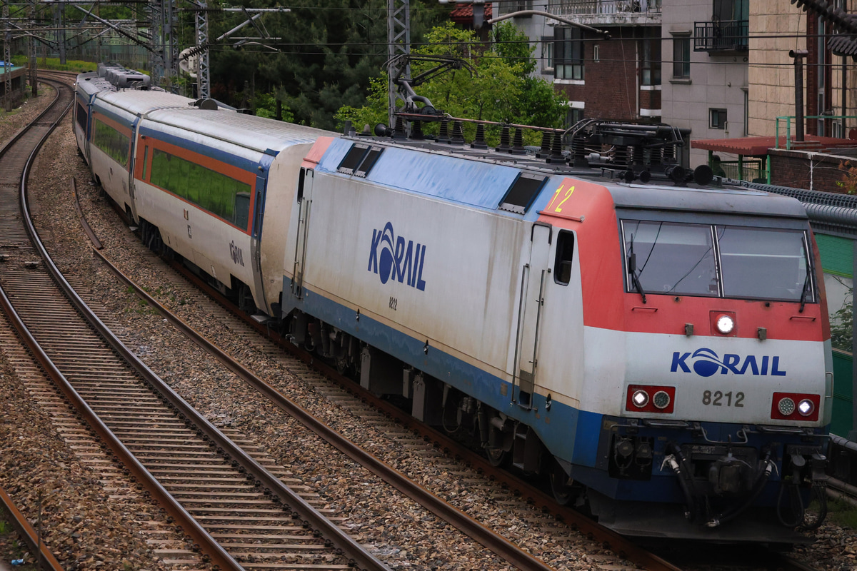 韓国鉄道公社  8200形 8212