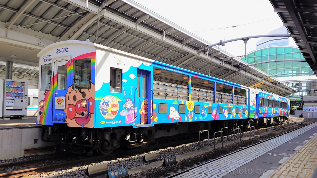 JR四国 高松運転所 キクハ32形 瀬戸大橋アンパンマントロッコ編成