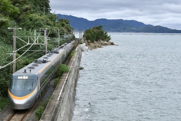 JR四国8000系L5編成を津島ノ宮～海岸寺間で撮影した画像