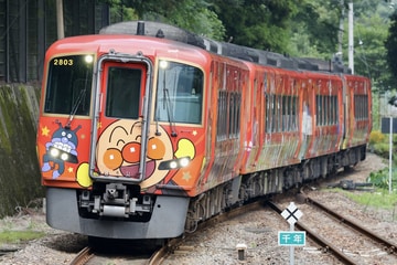 JR四国2700系2803を小歩危駅で撮影した画像