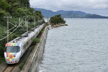JR四国8000系L3編成を津島ノ宮～海岸寺間で撮影した画像