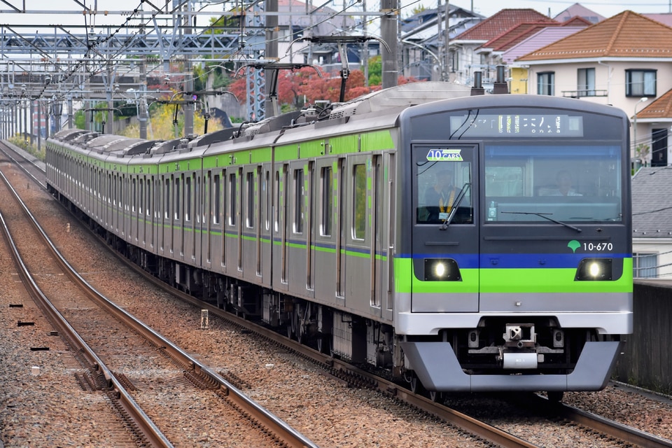 都営10-300形10-670編成<br class="br-sp" />(10-670F)の写真