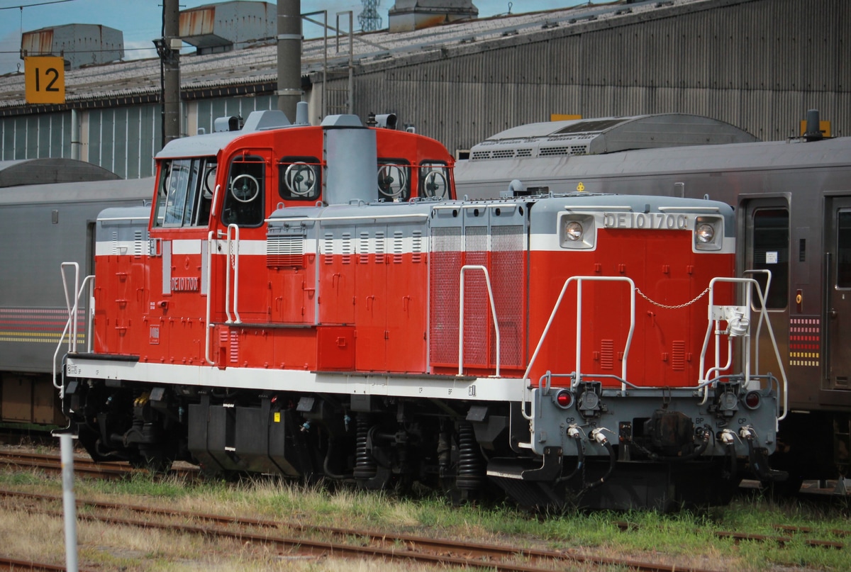 JR東日本 新潟車両センター DE10 1700