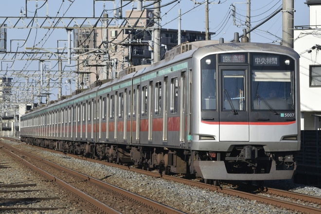 田園都市線5000系5107Fを大袋～北越谷間で撮影した写真
