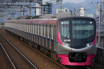 京王電鉄5000系5732Fを長沼駅で撮影した画像