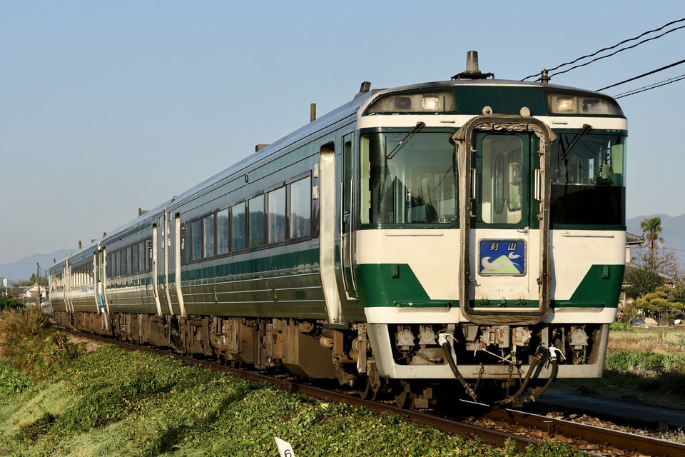 JR四キハ185系キハ185-18の写真