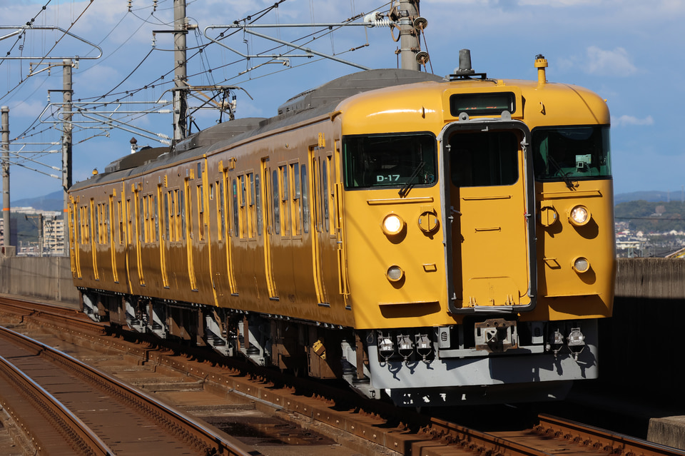 JR西115系D17編成<br class="br-sp" />(D-17編成)(オカD17編成)(オカD-17編成)の写真