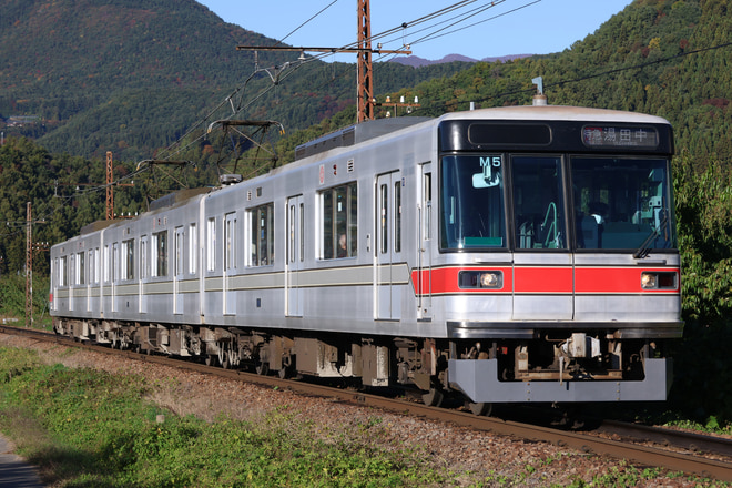 須坂車両工場3000系M5編成を夜間瀬～上条間で撮影した写真
