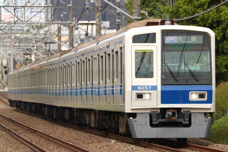 西武6000系6157F<br class="br-sp" />(6157編成)の写真