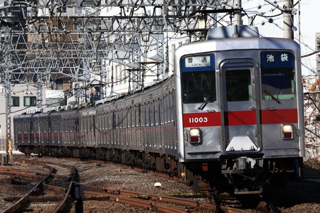 10000系11003fを下板橋駅で撮影した写真