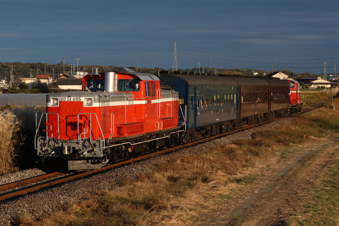 ぐんま車両センターDD51形DD51-895を松久～児玉間で撮影した写真