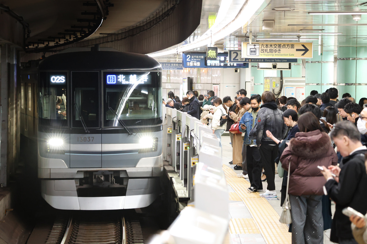 東京メトロ  13000系 13137F