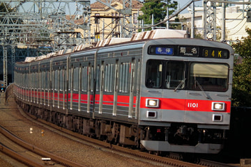 東急電鉄1000系1001Fを多摩川駅で撮影した画像