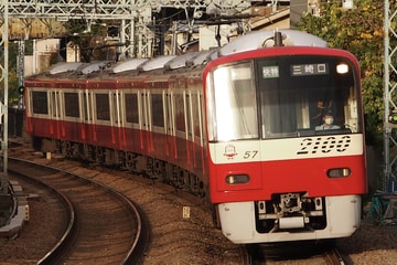 京急電鉄2100形2157Fを花月総持寺駅で撮影した画像