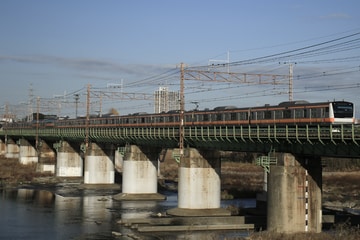 JR東日本E233系トタT33編成を立川～日野間で撮影した画像
