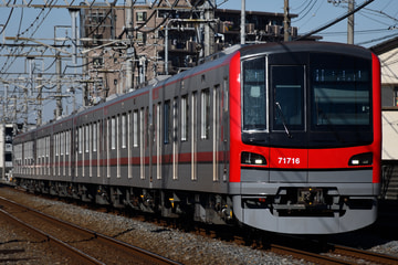 東武鉄道70000系71716Fを大袋～北越谷間で撮影した画像