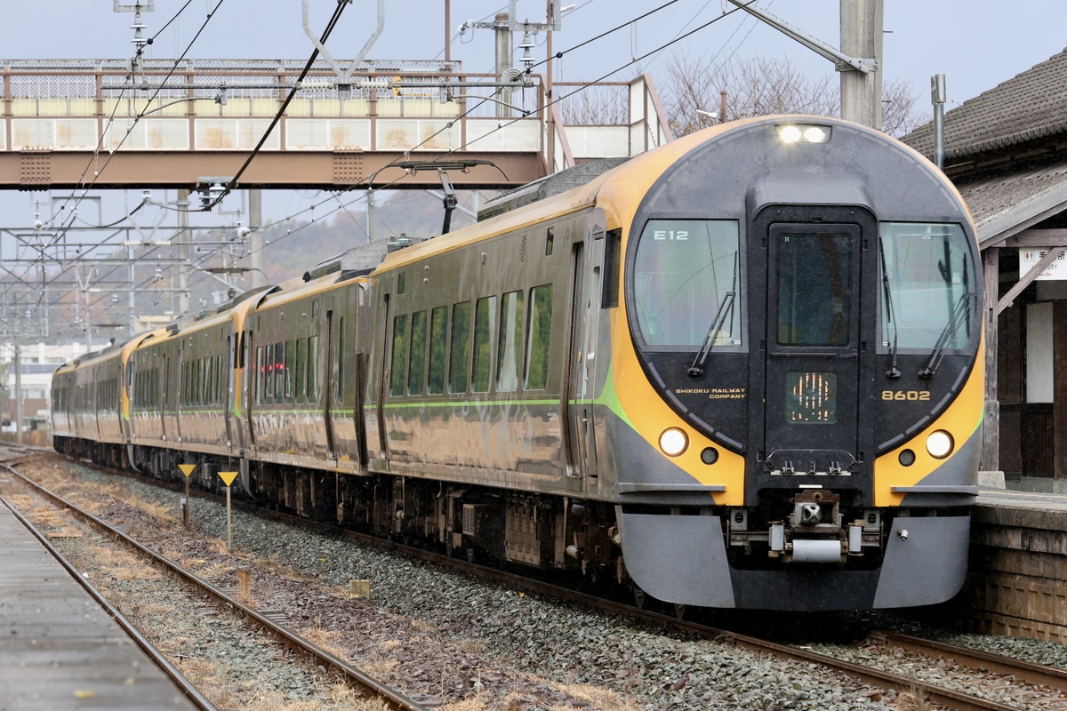 JR四国 松山運転所 8600系 E12編成