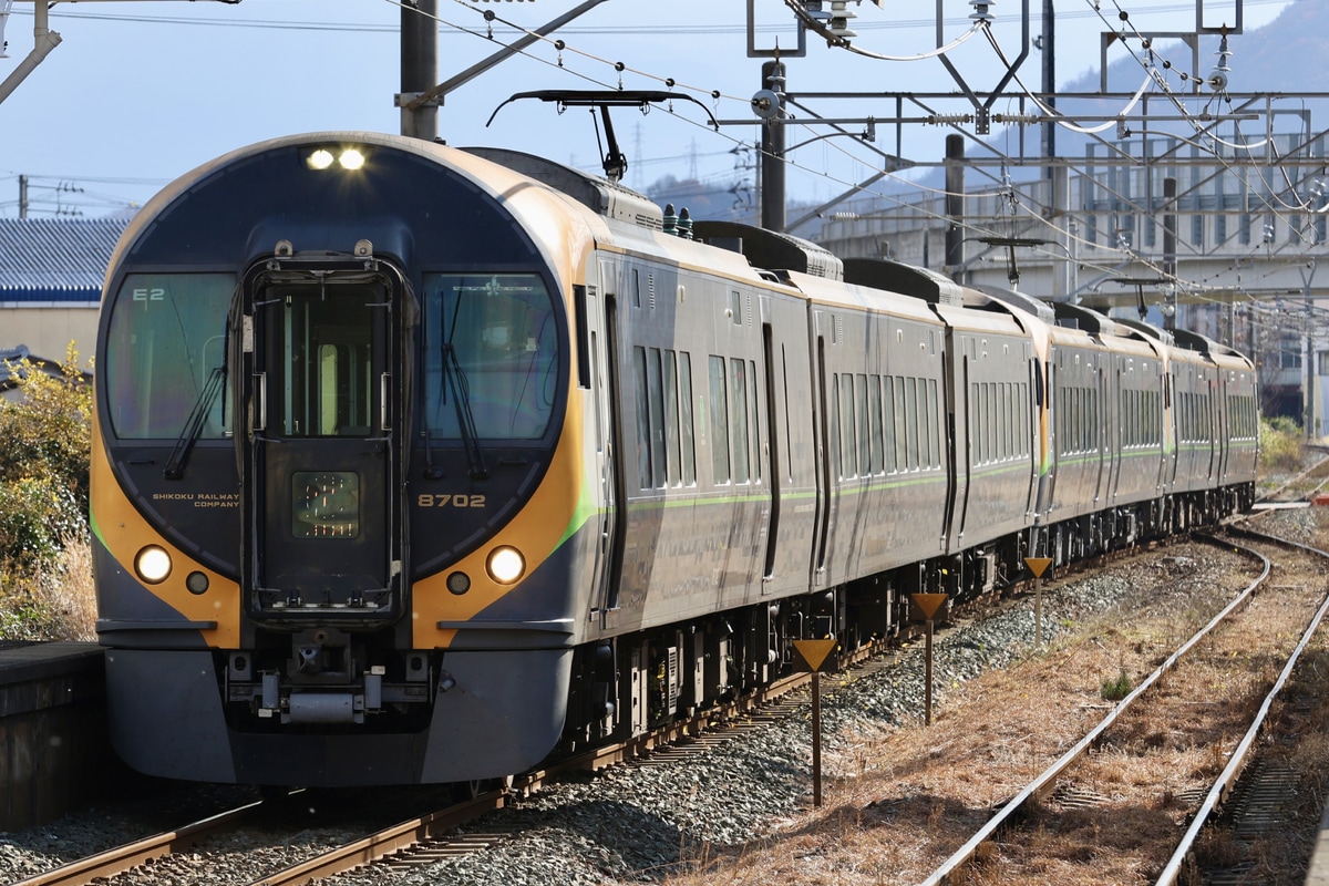 JR四国 松山運転所 8600系 E2編成