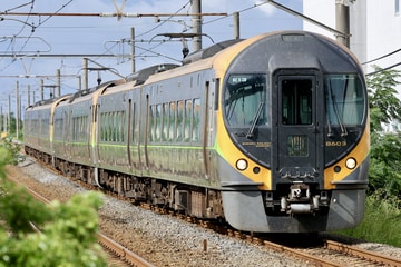 JR四国8600系E13編成を讃岐塩屋駅で撮影した画像