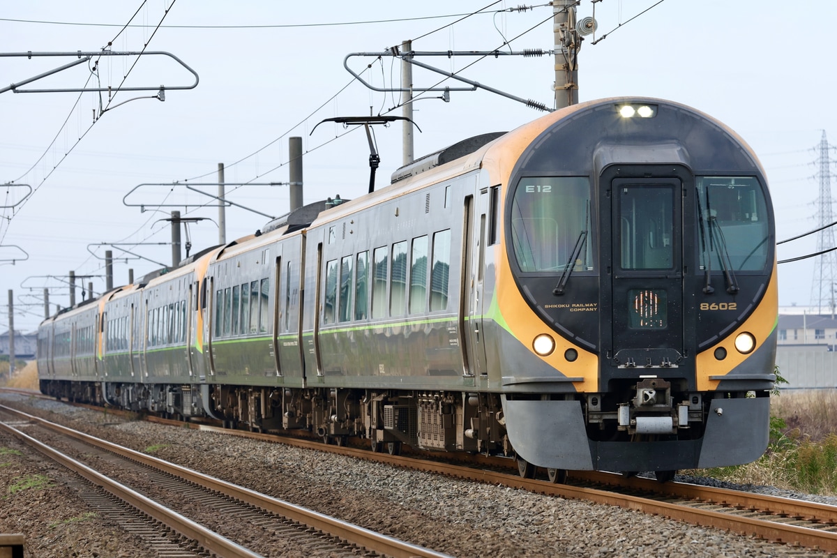 JR四国 松山運転所 8600系 E12編成